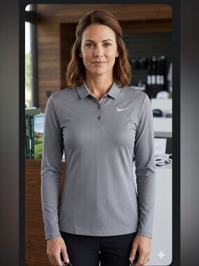 Nike Golf DriFit Women’s Gray/white polka dot Long-Sleeve Polo size Small.